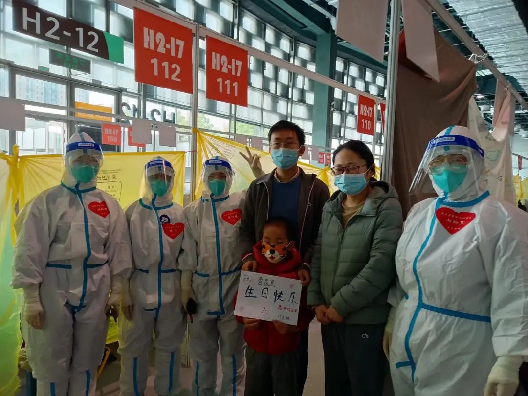 上海「疫」线：在方舱里，有时是治愈，常常是安慰