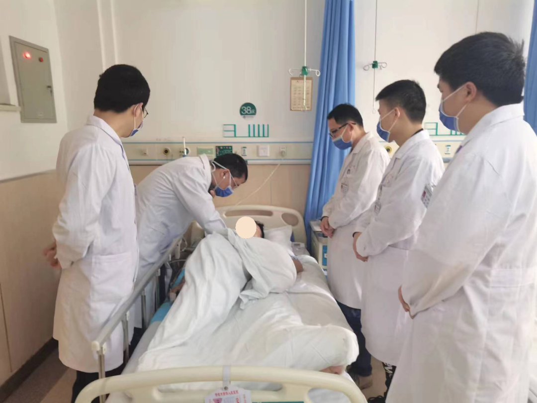 30 年前手术刀口有鼓包，拖延 10 年「板栗」变「馒头」