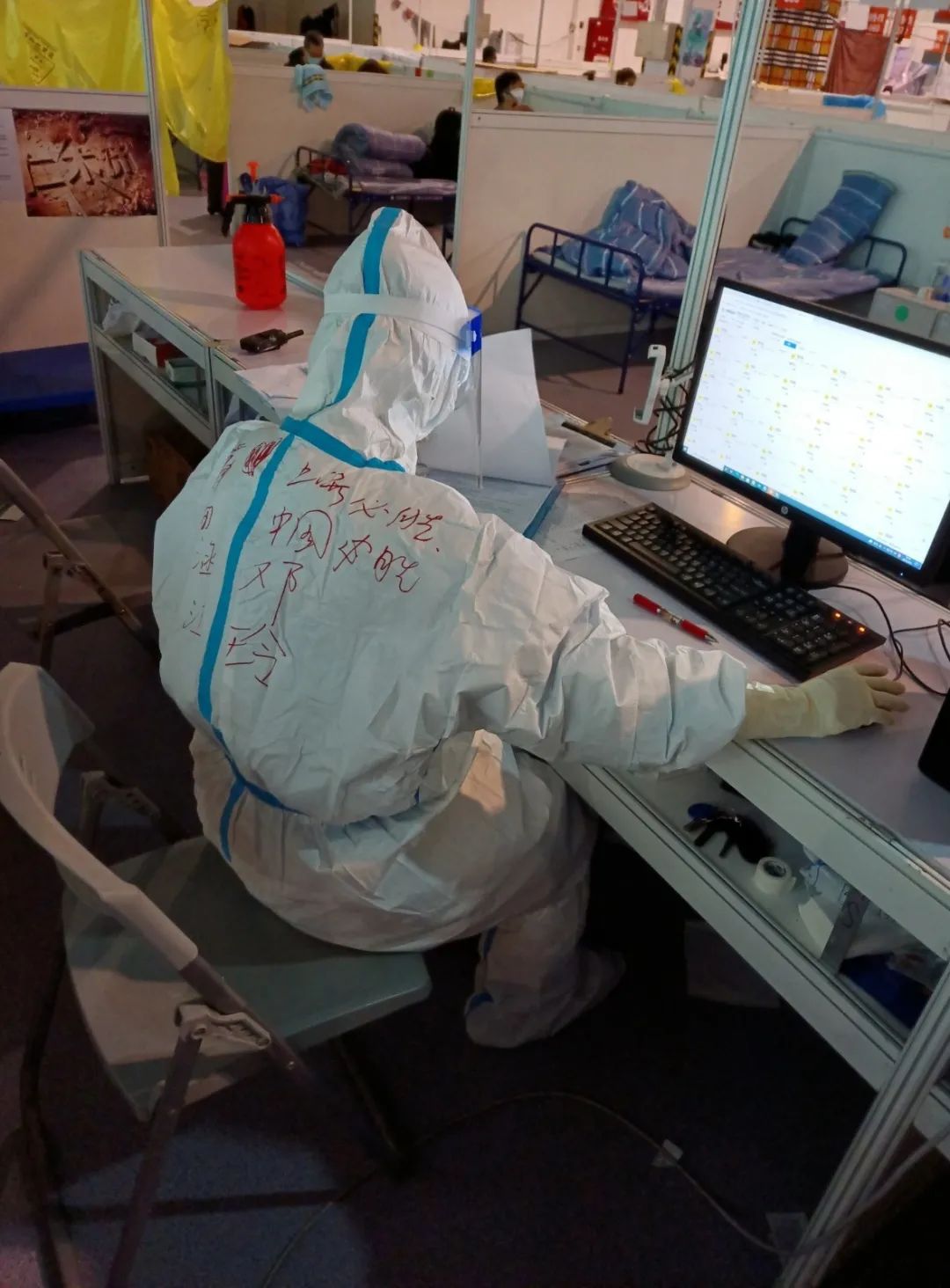 上海「疫」线：在方舱里，有时是治愈，常常是安慰