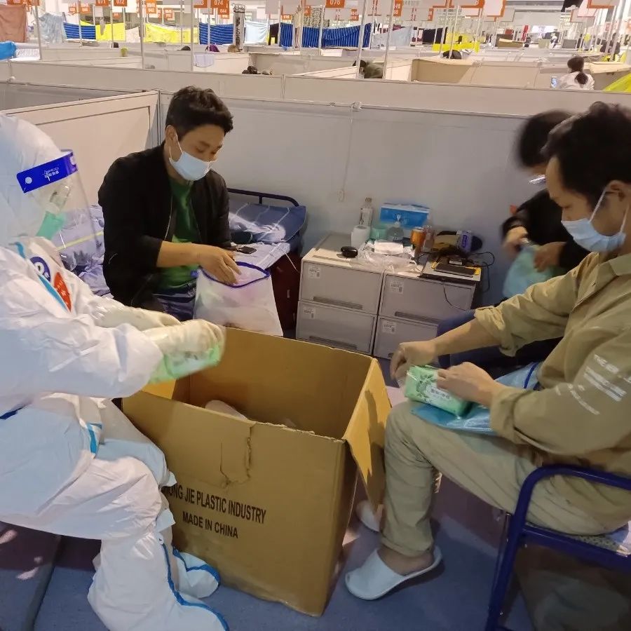 上海「疫」线：在方舱里，有时是治愈，常常是安慰