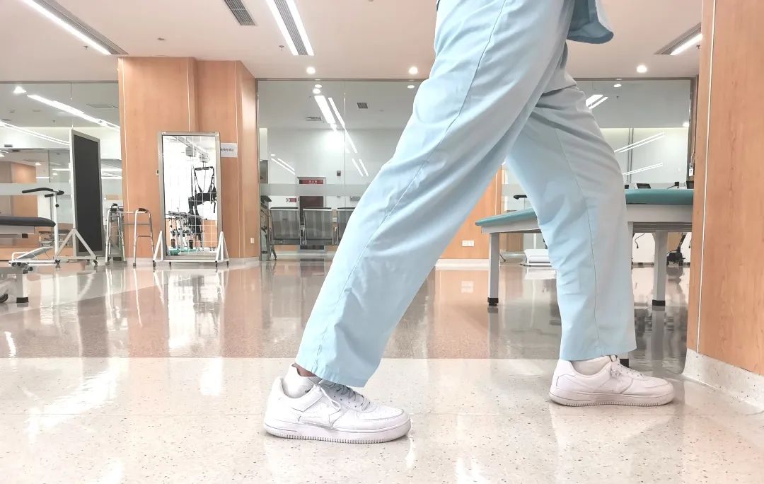 超管用！足跟痛怎么办？康复师教您几招！