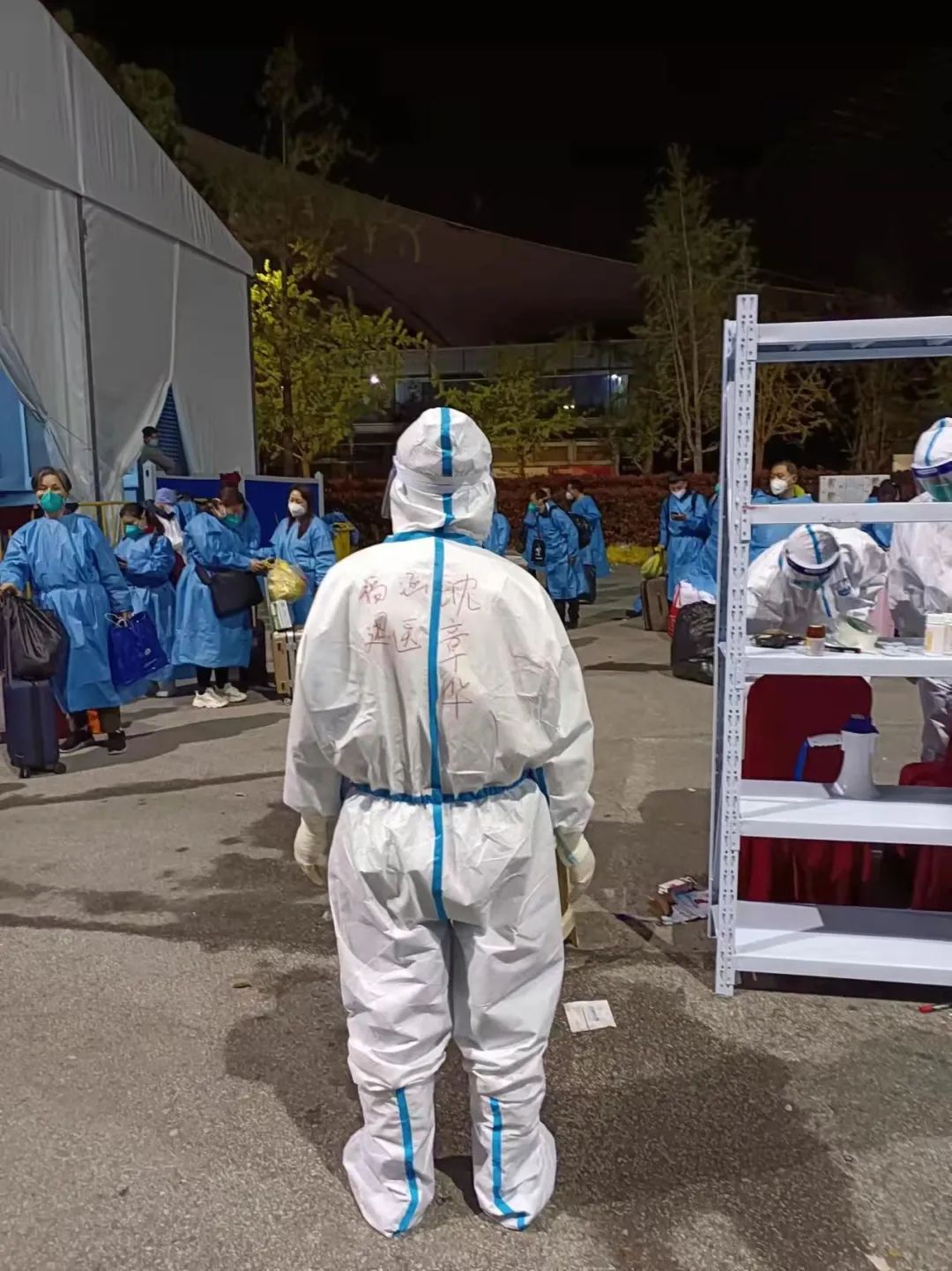 上海「疫」线：在方舱里，有时是治愈，常常是安慰