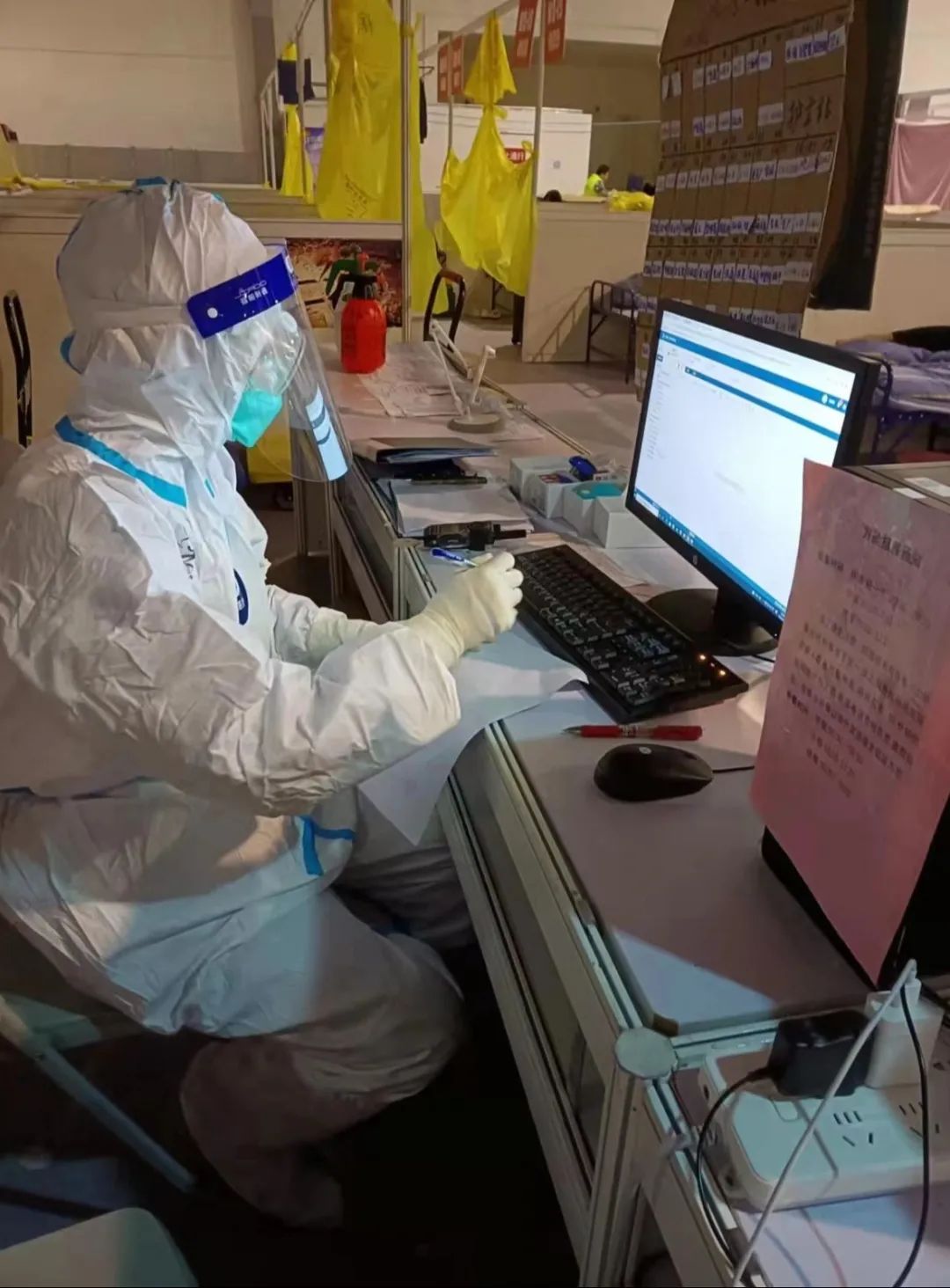 上海「疫」线：在方舱里，有时是治愈，常常是安慰