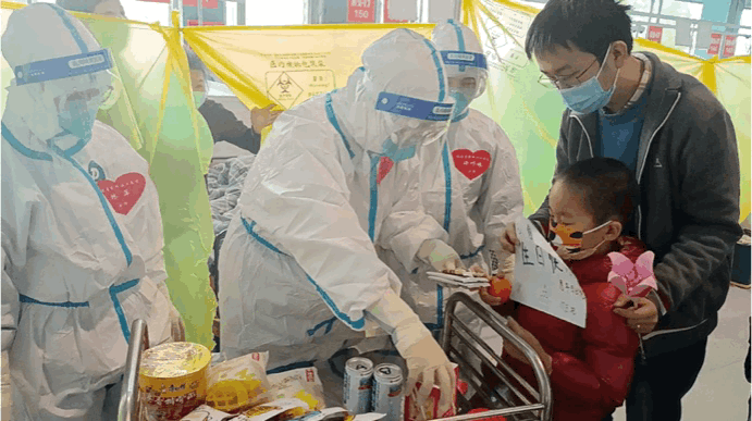 上海「疫」线：在方舱里，有时是治愈，常常是安慰