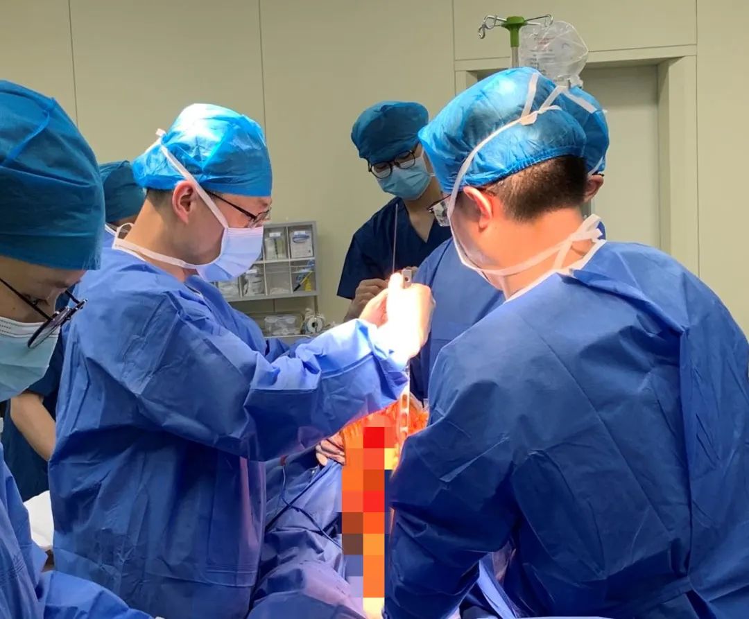 高空坠伤多处骨折  微创手术成功「接骨」