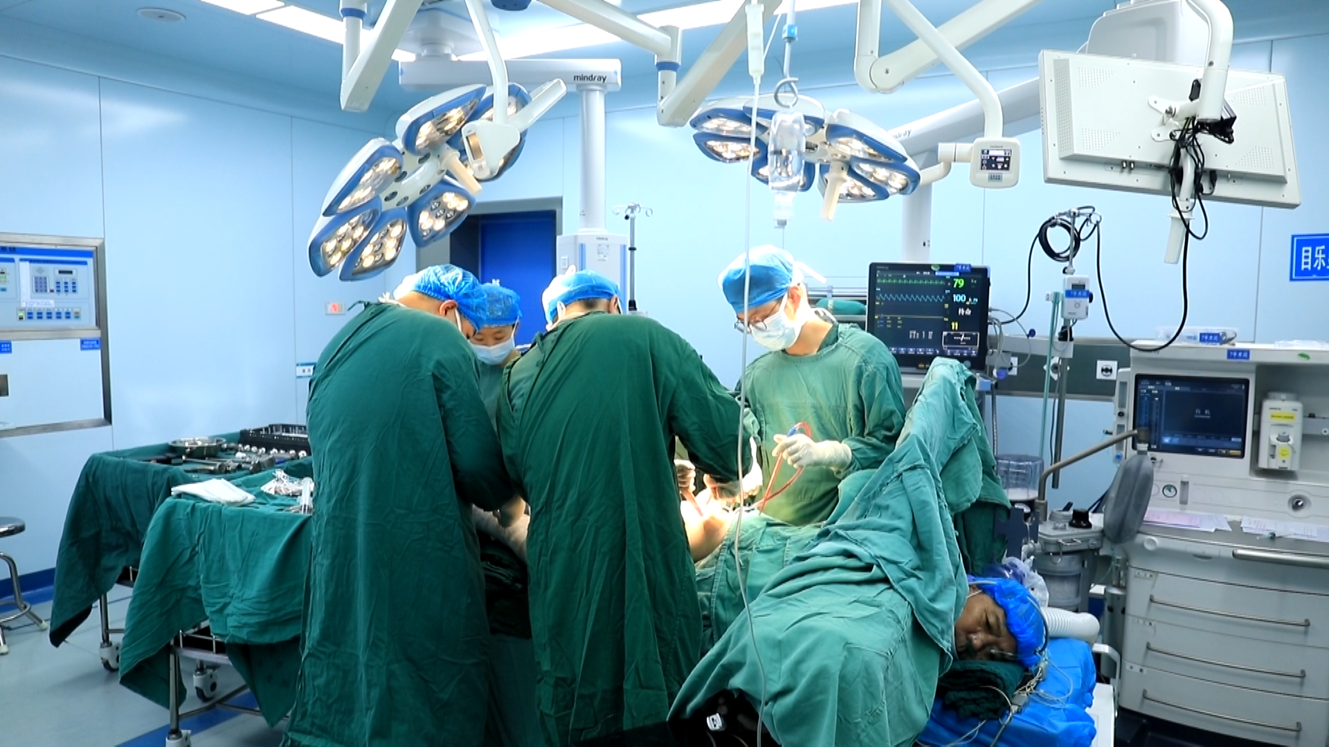 降价 80% ，湖南首例使用集采人工关节手术在郴州市第一人民医院实施