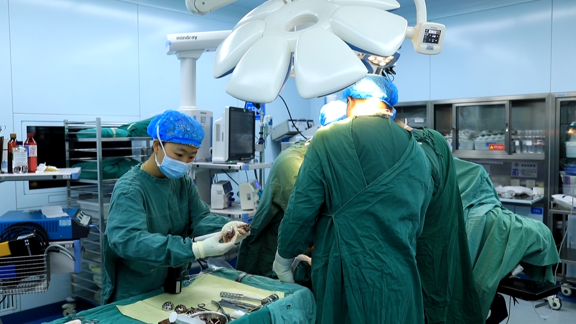 降价 80% ，湖南首例使用集采人工关节手术在郴州市第一人民医院实施