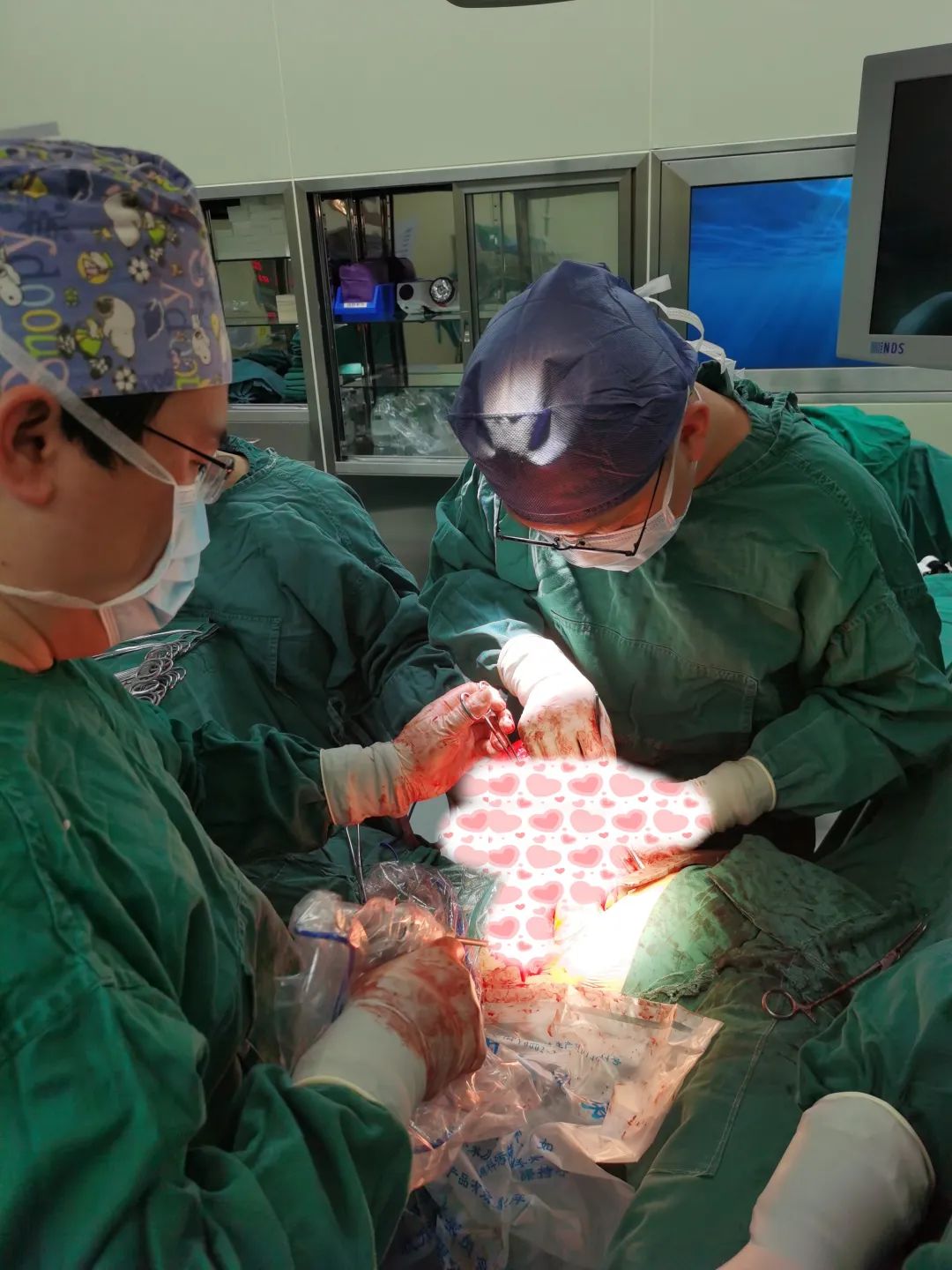 巨大肿瘤「霸占」胸腔，湖州市中心医院胸心外科实力「拆弹」