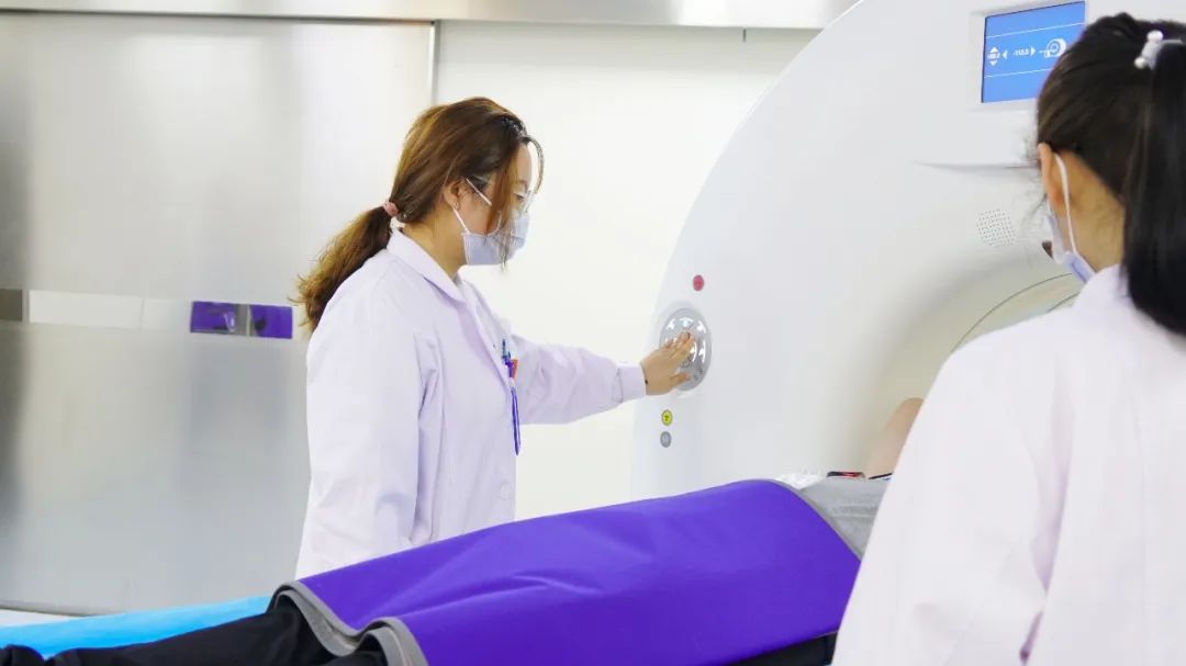 致敬每一位坚守医线的劳动者