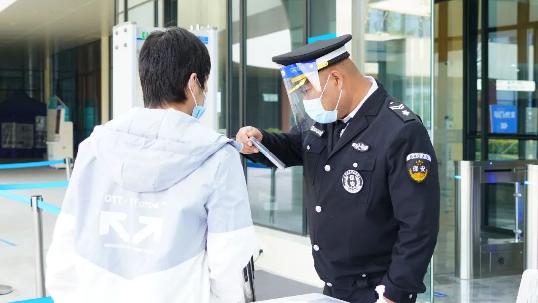 致敬每一位坚守医线的劳动者