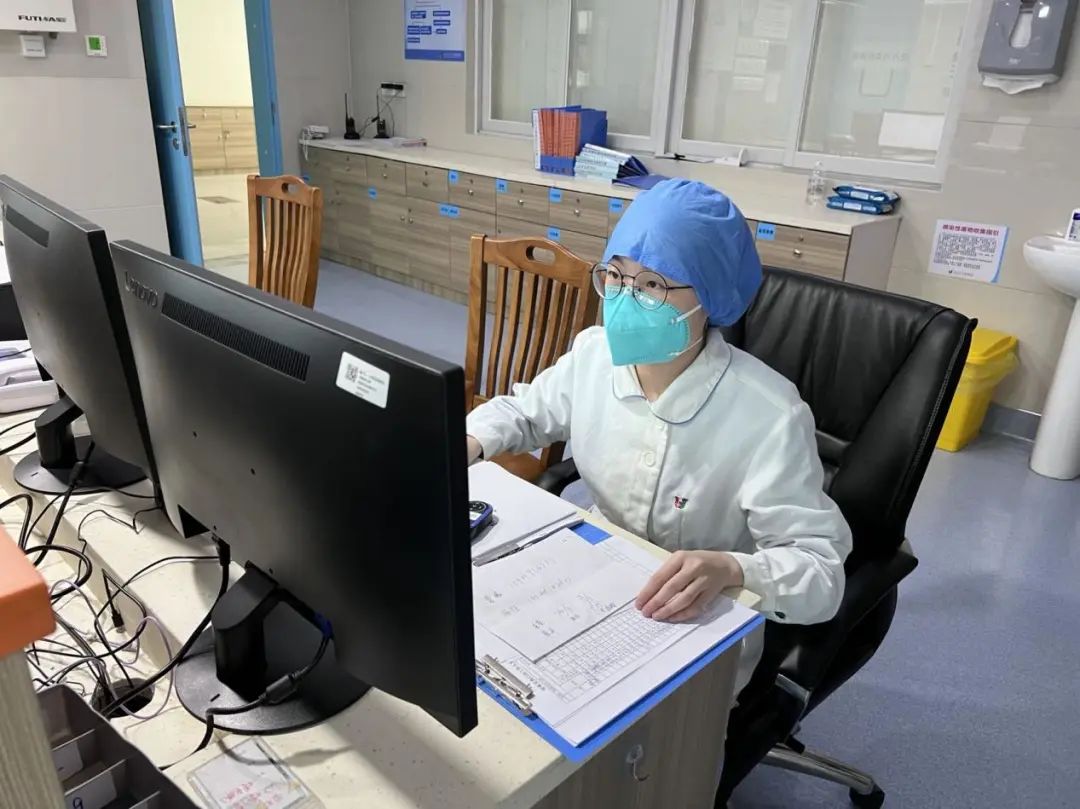 「90 后」护士抗疫第三年，曾两度支援院外任务与病毒「战到底」