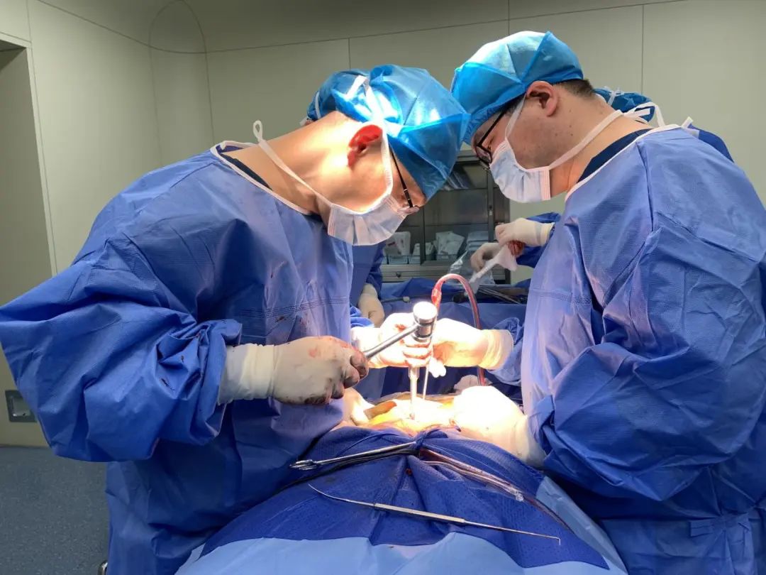 苏州京东方医院骨科成功完成一例多节段腰椎管狭窄合并马尾神经损伤手术