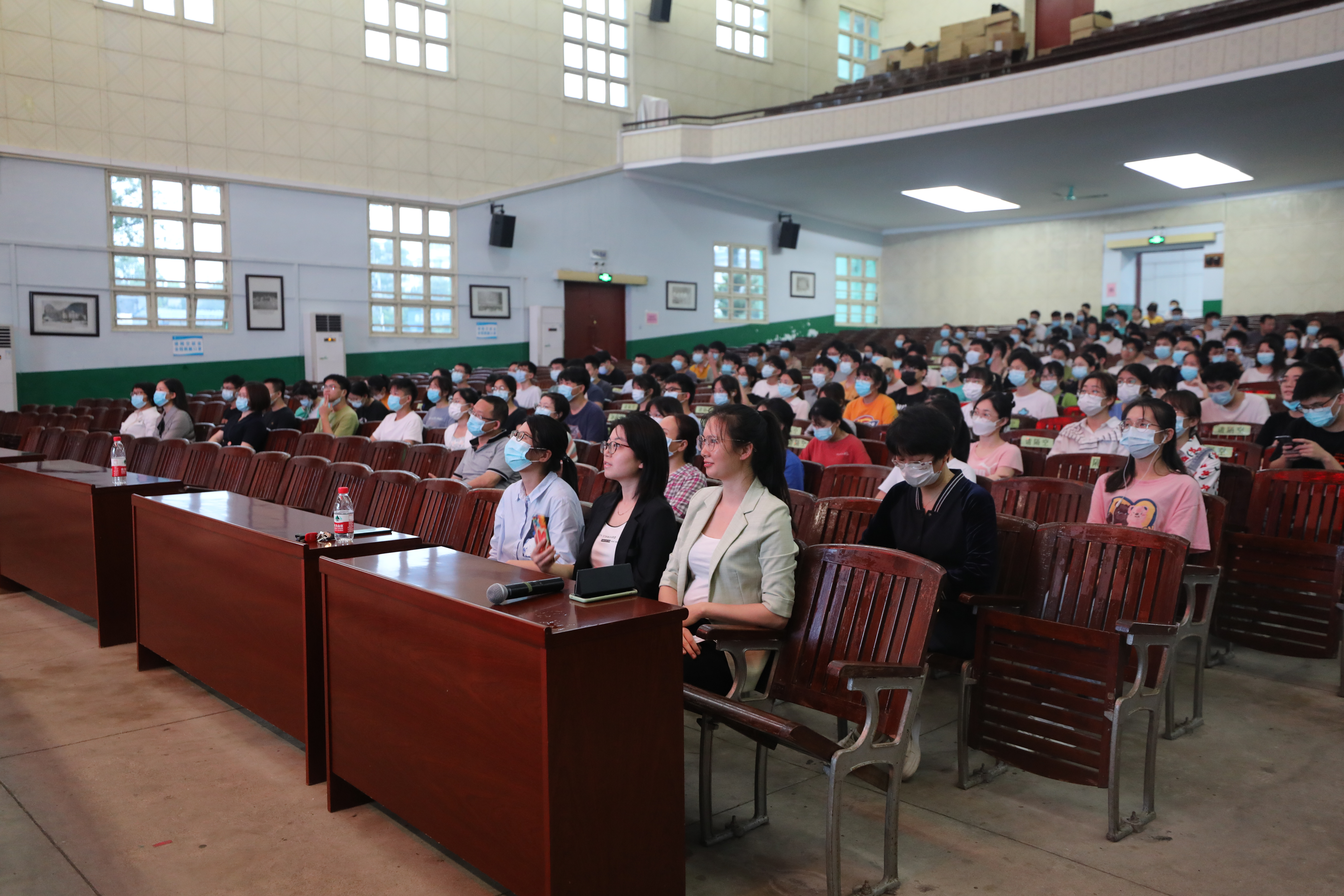 广西壮族自治区南溪山医院团委开展书记沙龙之青年寄语暨「喜迎二十大、奋进新征程」主题团课