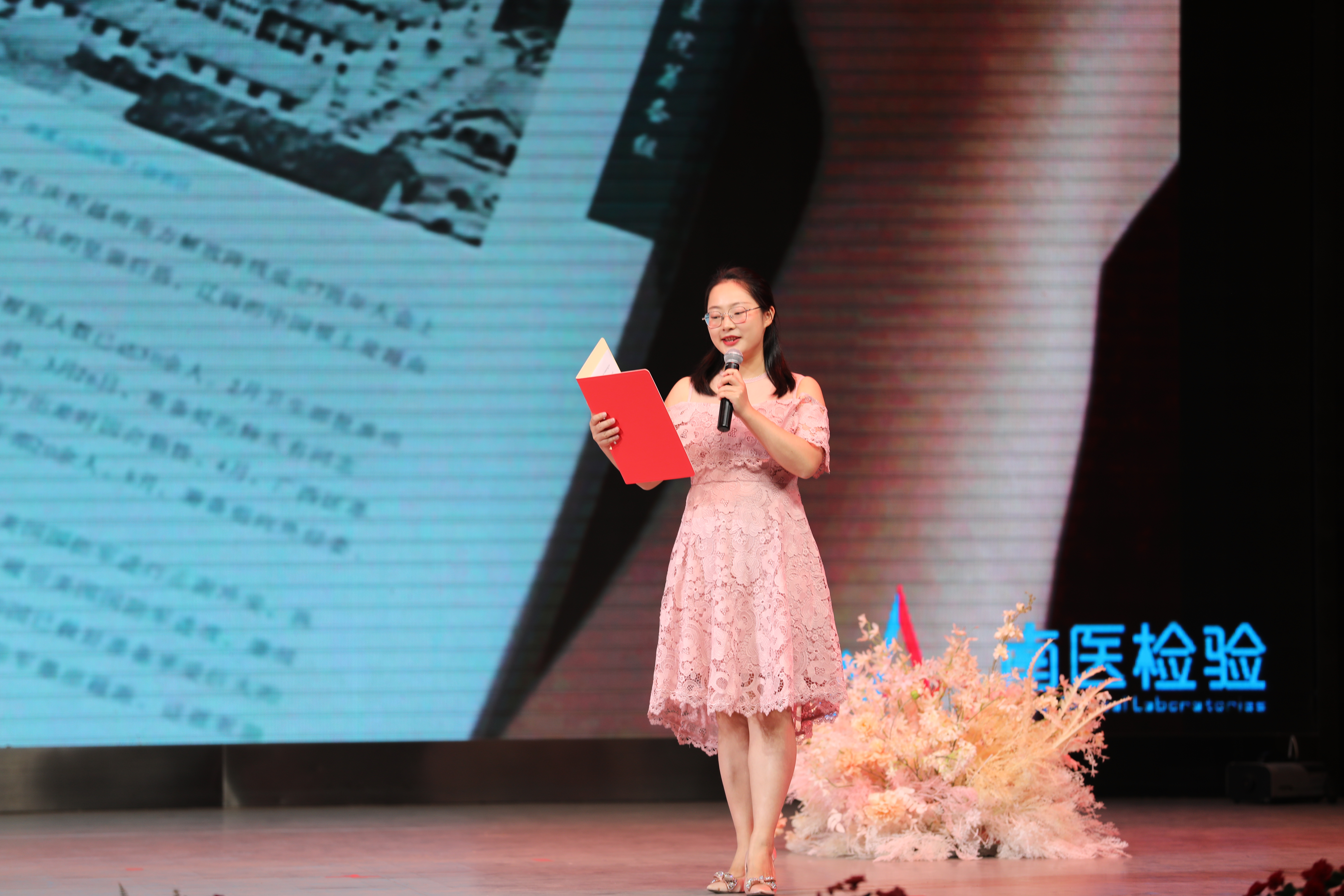 广西壮族自治区南溪山医院举办庆五四「读经典·寻找最美朗读者」比赛