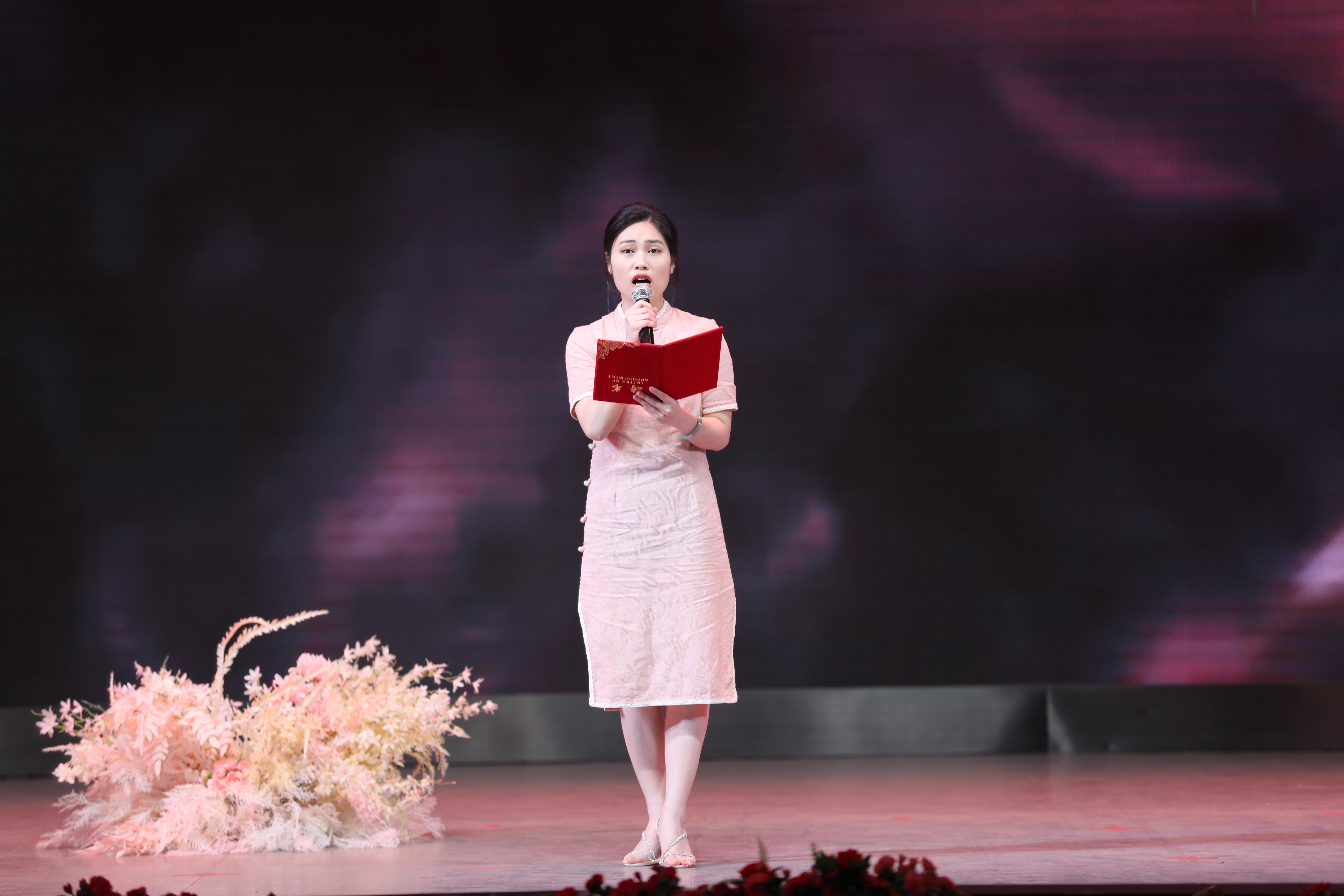 广西壮族自治区南溪山医院举办庆五四「读经典·寻找最美朗读者」比赛