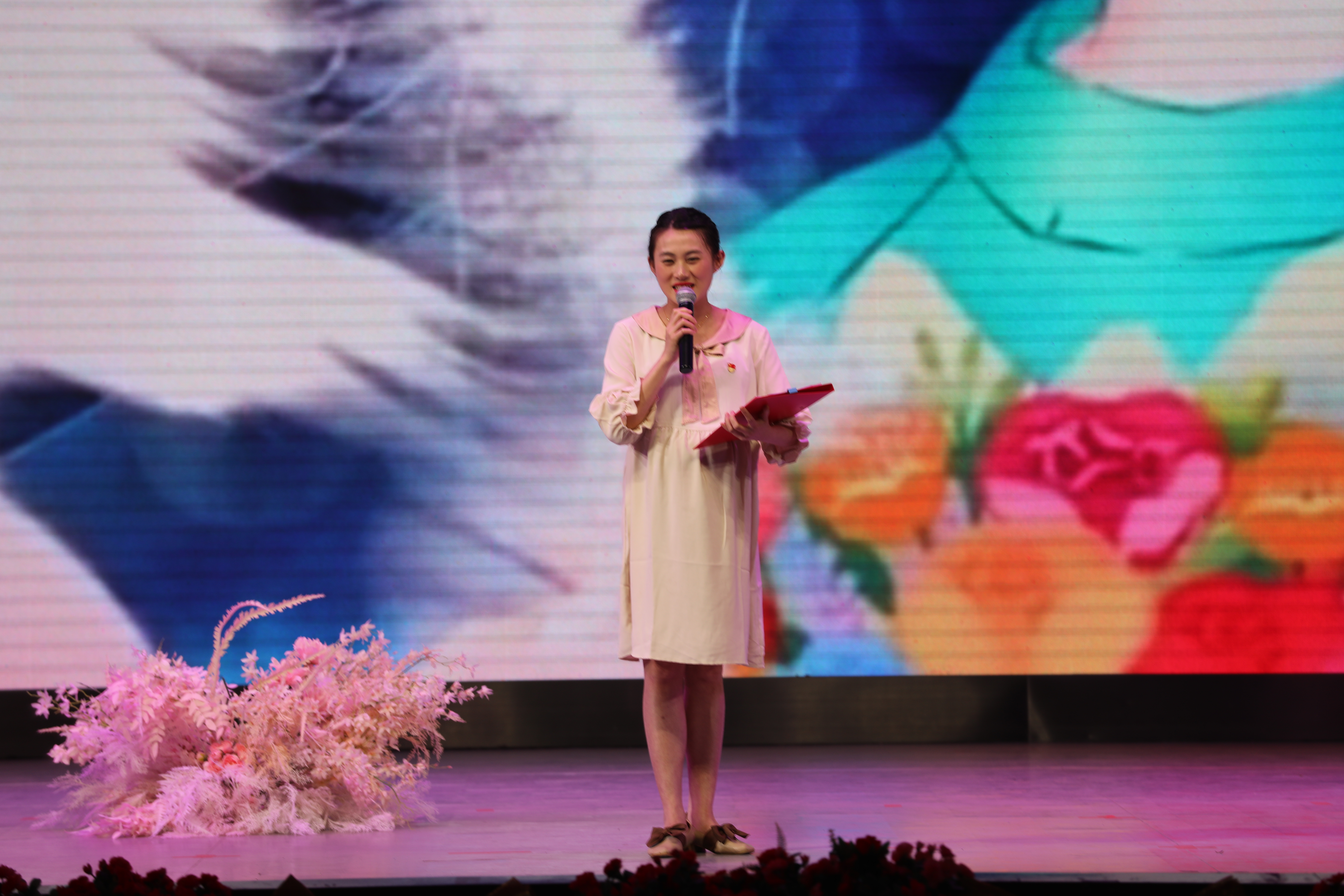 广西壮族自治区南溪山医院举办庆五四「读经典·寻找最美朗读者」比赛