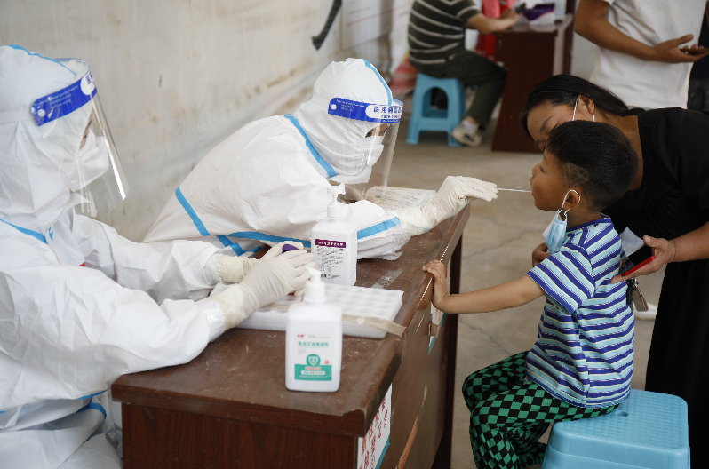 连续 6 天！采样 16.3 万余人次！坚守不问归期，向「大白」致敬