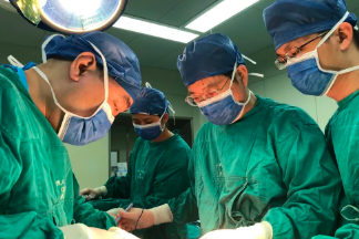 一肝两用：广西壮族自治区人民医院劈离式肝移植救治两名患者