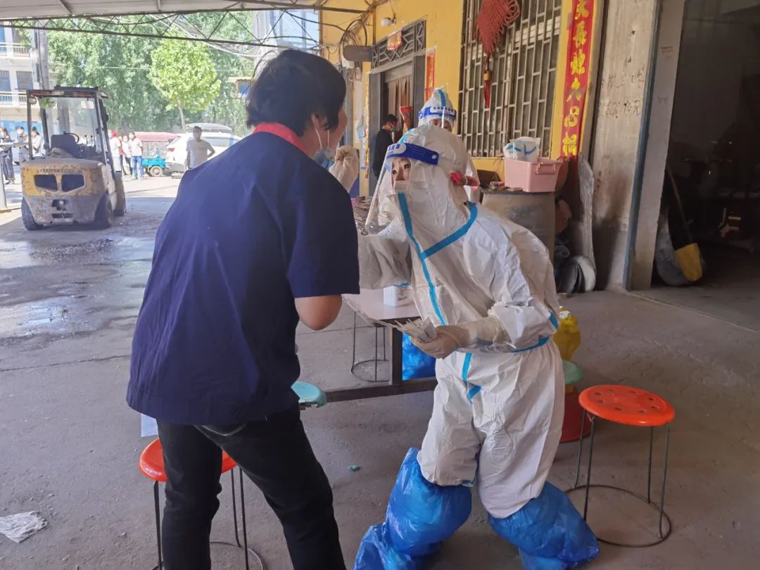 连续 6 天！采样 16.3 万余人次！坚守不问归期，向「大白」致敬