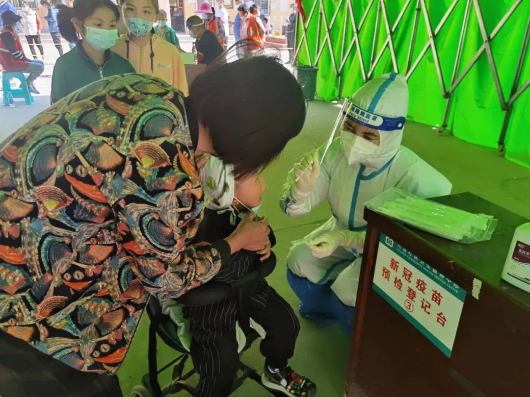 连续 6 天！采样 16.3 万余人次！坚守不问归期，向「大白」致敬