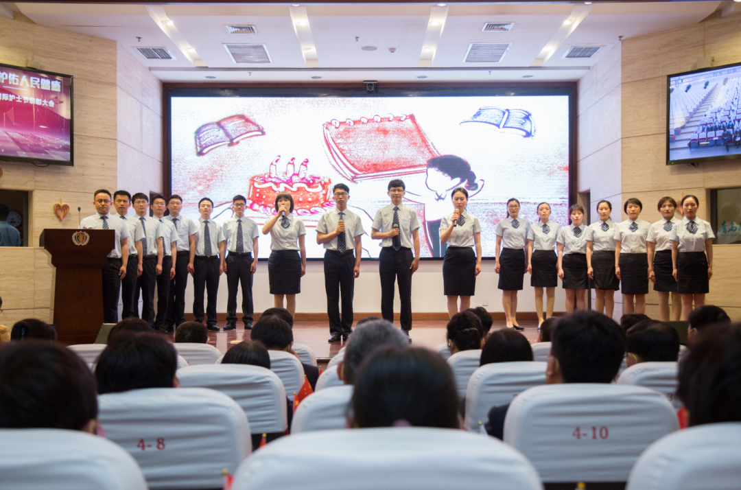 青岛大学附属医院隆重召开庆祝「5.12」国际护士节表彰大会