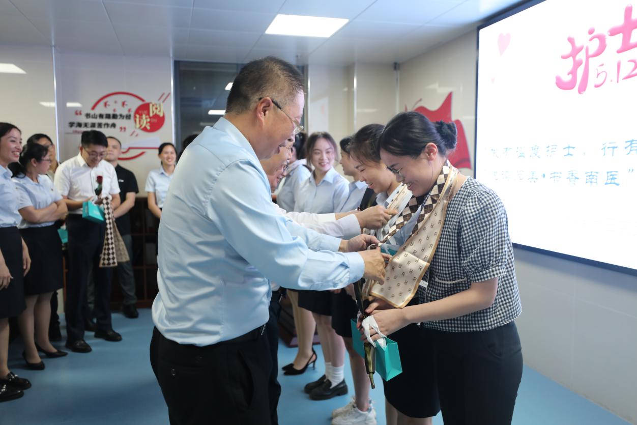 广西壮族自治区南溪山医院党支部多彩党团活动庆祝国际护士节