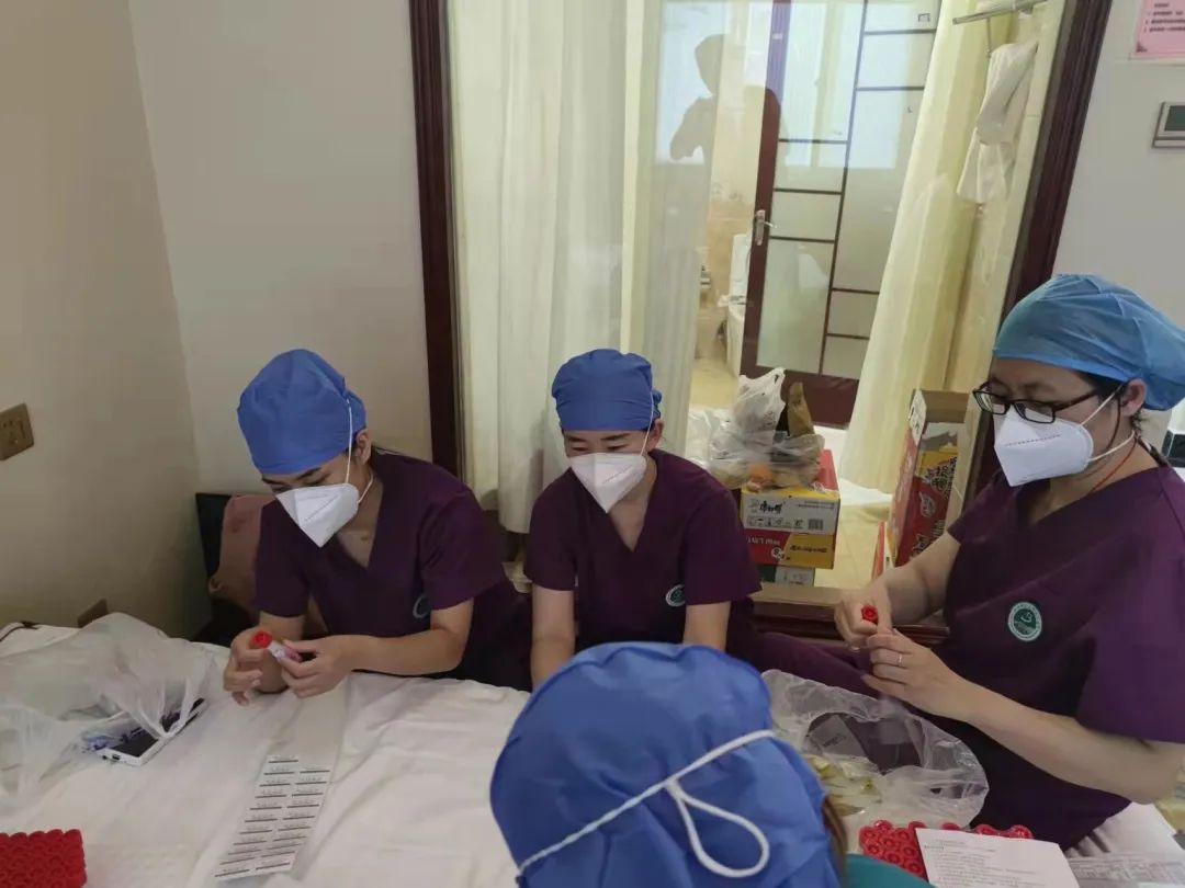 放下「银针」持拭子 白衣执甲战疫情——记疫情防控中的针灸科