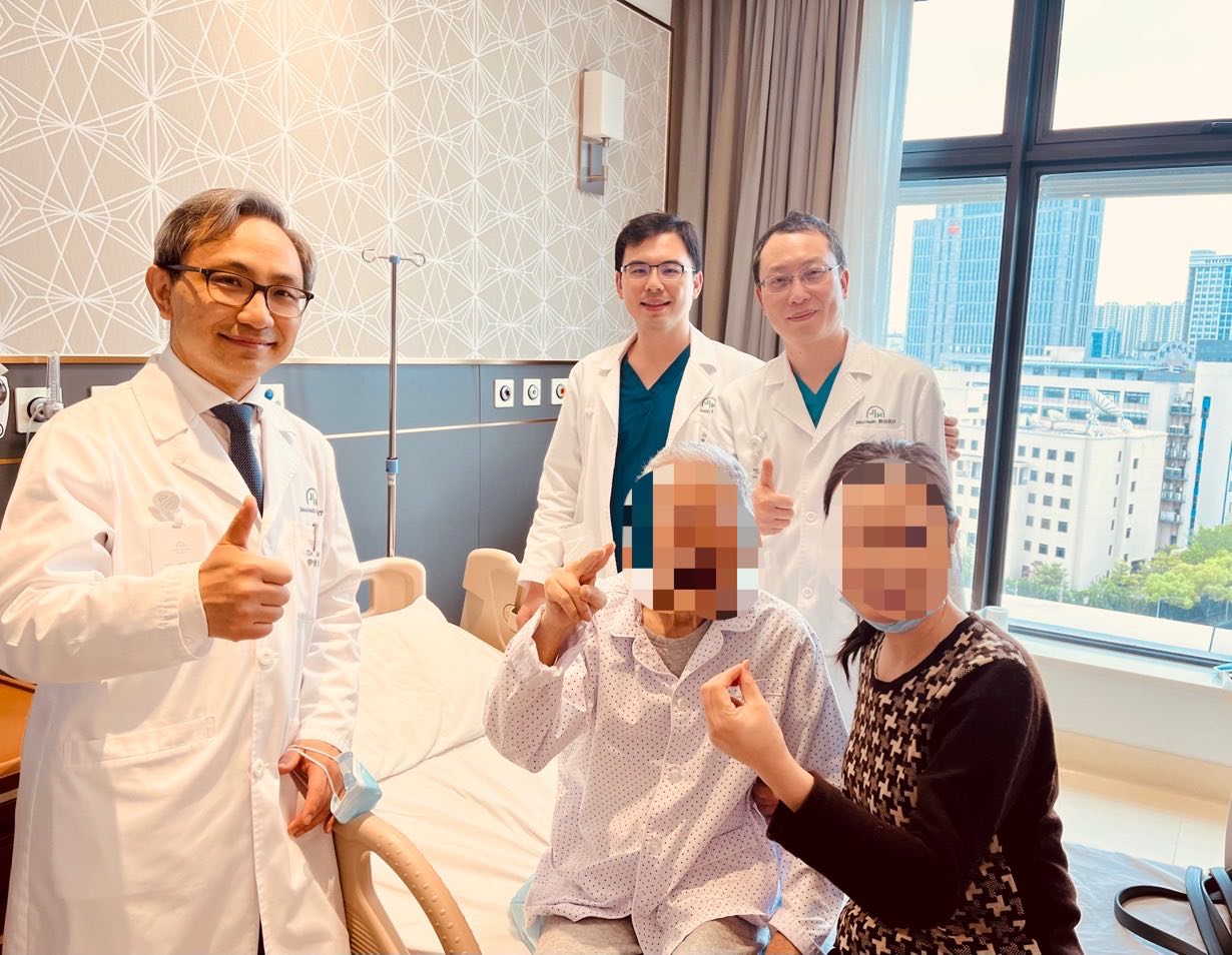 84 岁老人一周内变身「小黄人」，多并发症情况下完成肝门部胆管癌根治手术