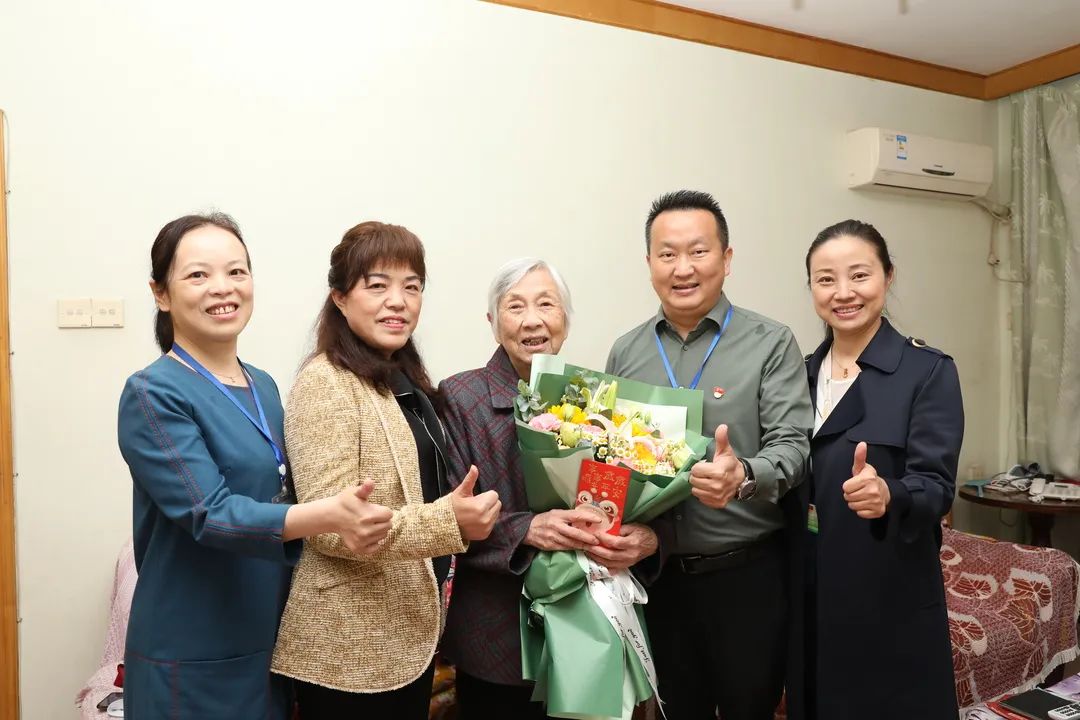 湘潭市中心医院开展庆祝第 111 个国际护士节系列慰问活动
