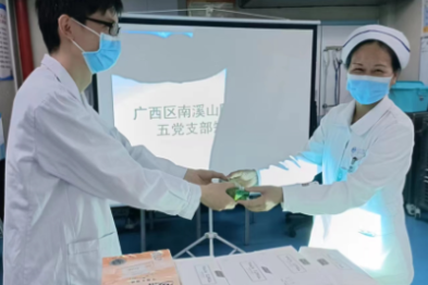 传承南丁格尔精神 做有温度的白衣天使