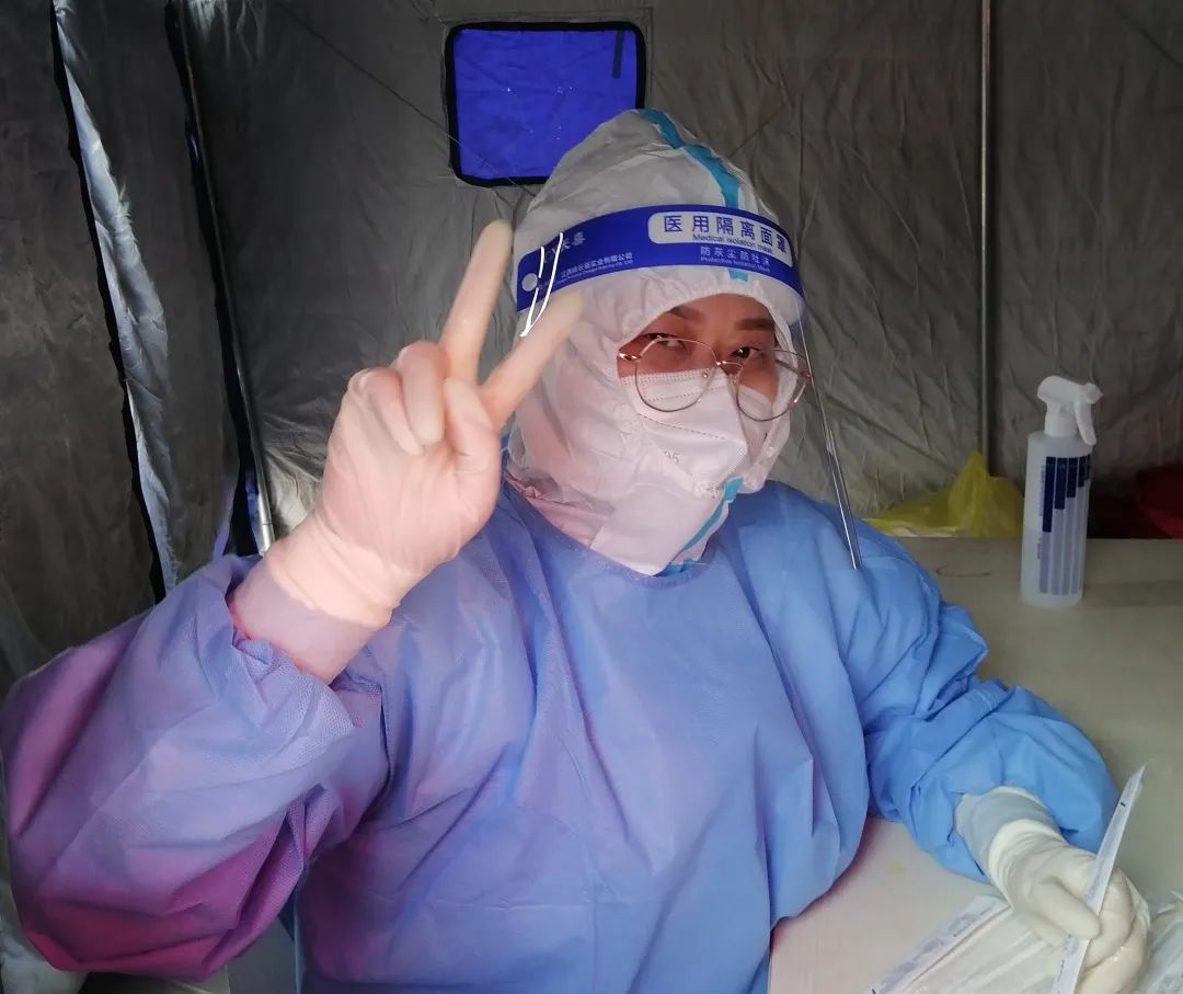 放下「银针」持拭子 白衣执甲战疫情——记疫情防控中的针灸科