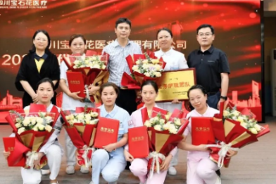 鲜花掌声送给你，你们辛苦了！