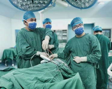 九江市第一人民医院胸心外科再次采用单孔胸腔镜完成一例高难度肺癌袖式切除