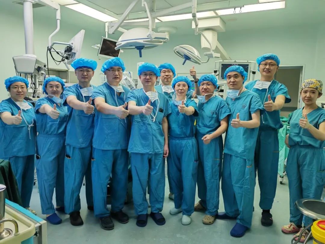 青大附院成功开展亚洲首例机器人辅助肺脏移植微创手术