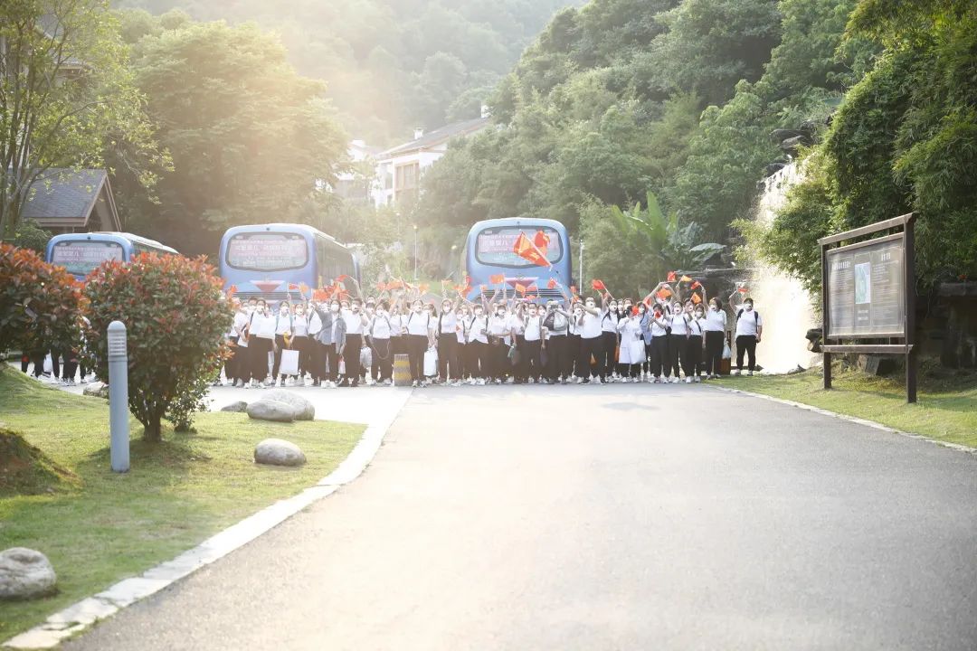 方舱守「沪」54 个日夜,九江市第一人民医院援沪医疗队今日凯旋!