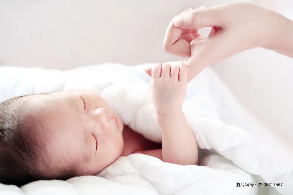 新生儿「二月闹」是这么回事？宝妈们该如何应对呢？