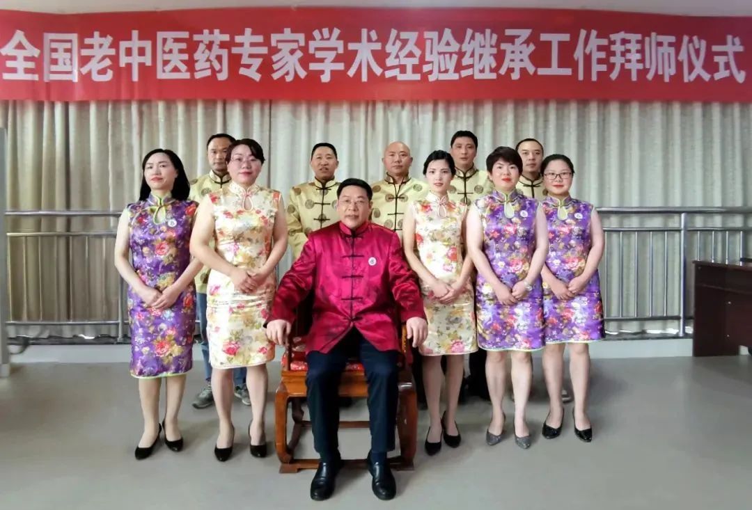 重庆市黔江中心医院隆重举行全国老中医药专家学术经验继承工作拜师仪式