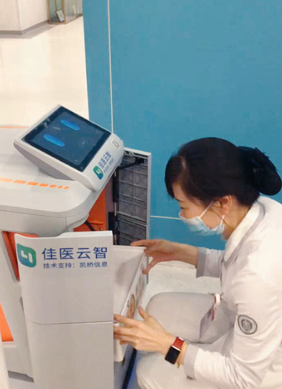 在医院 24 小时「跑腿」，是种什么体验？