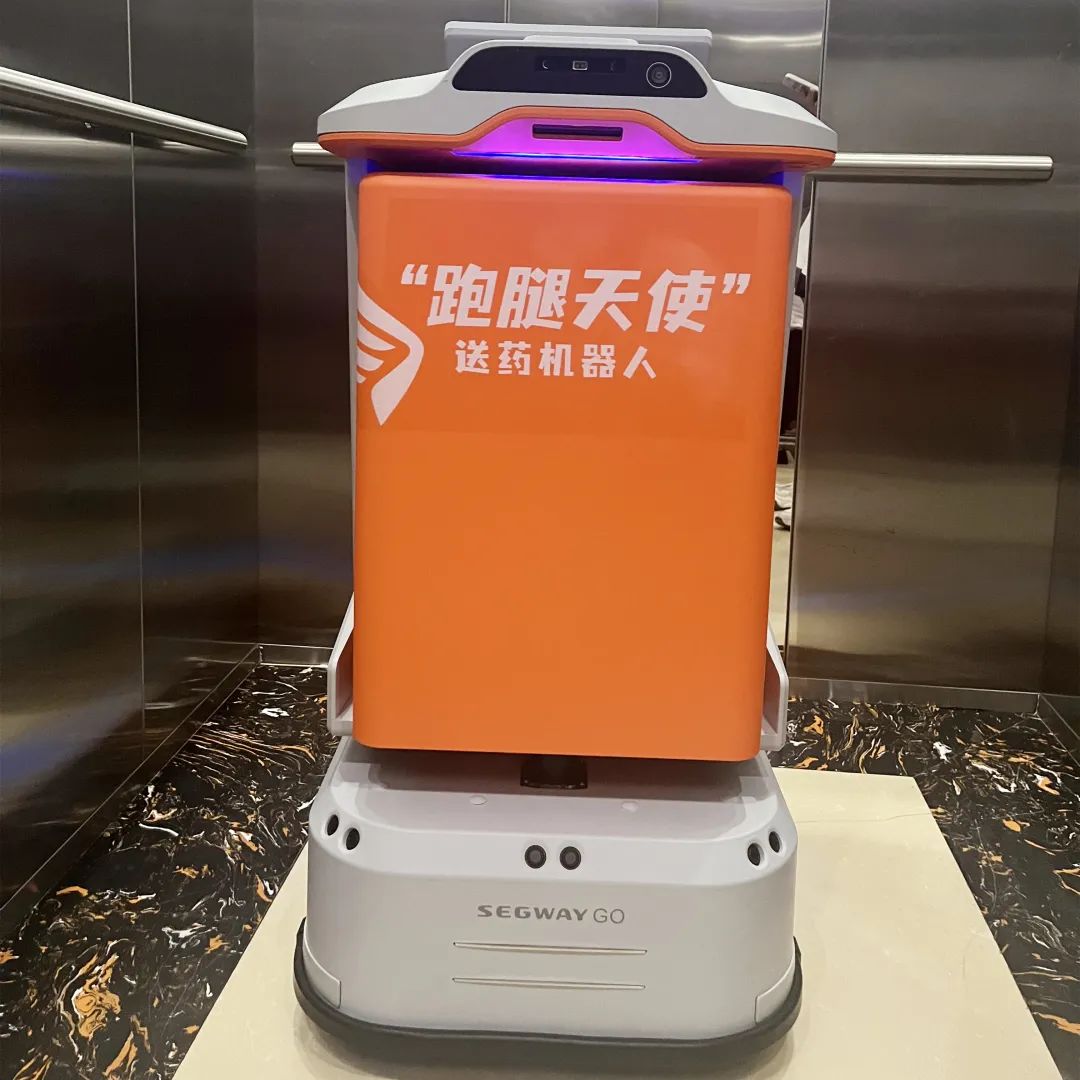 在医院 24 小时「跑腿」，是种什么体验？