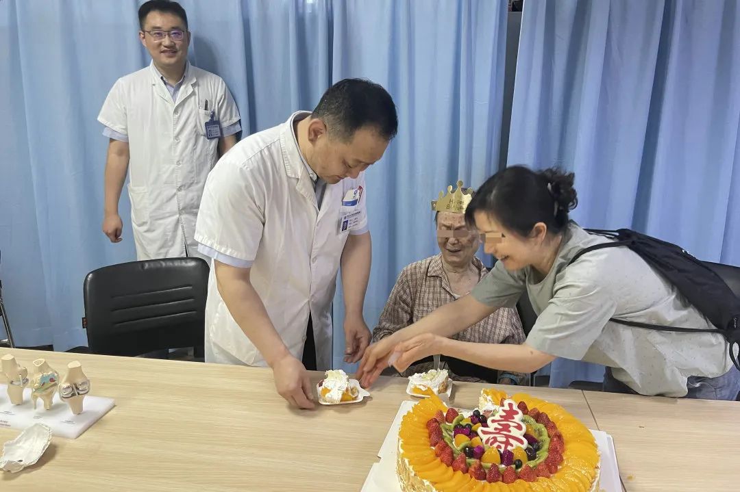 「祝您生日快乐！」端午假期，这个病区传来阵阵祝福声......