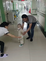 生死时速：2 岁男童胃部"阀门"失效反复呕吐，带着 7 根管子转入大兴