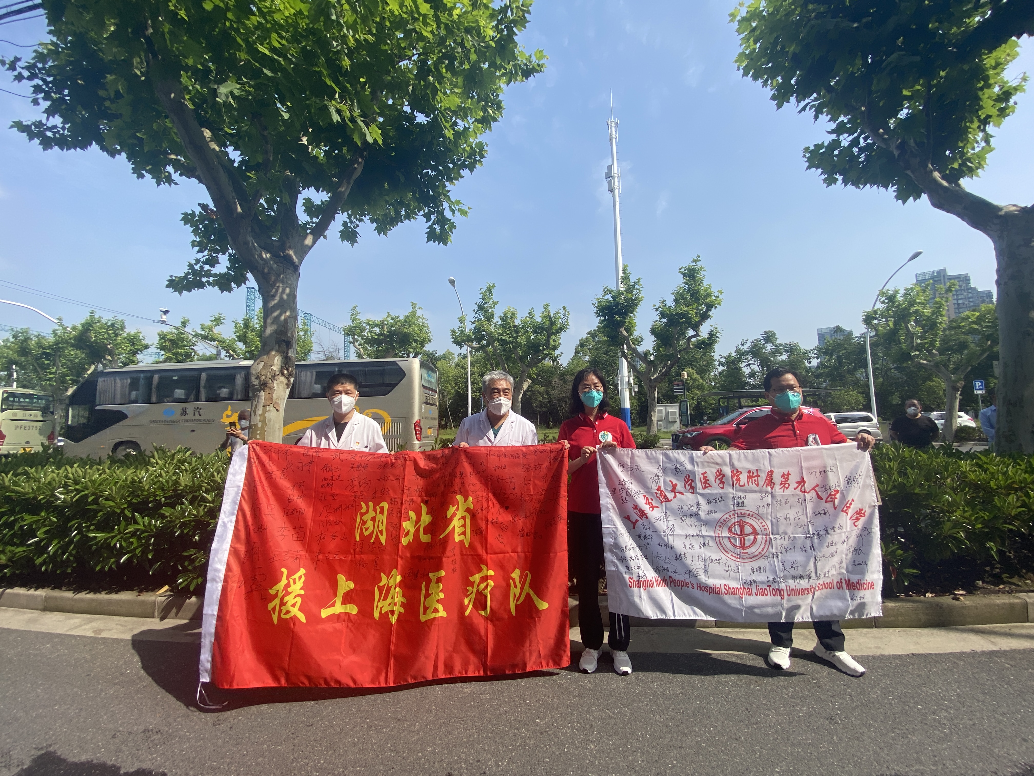 奋战 ICU 内 51 天！武汉大学人民医院第二批援沪医疗队圆满完成重症救治任务