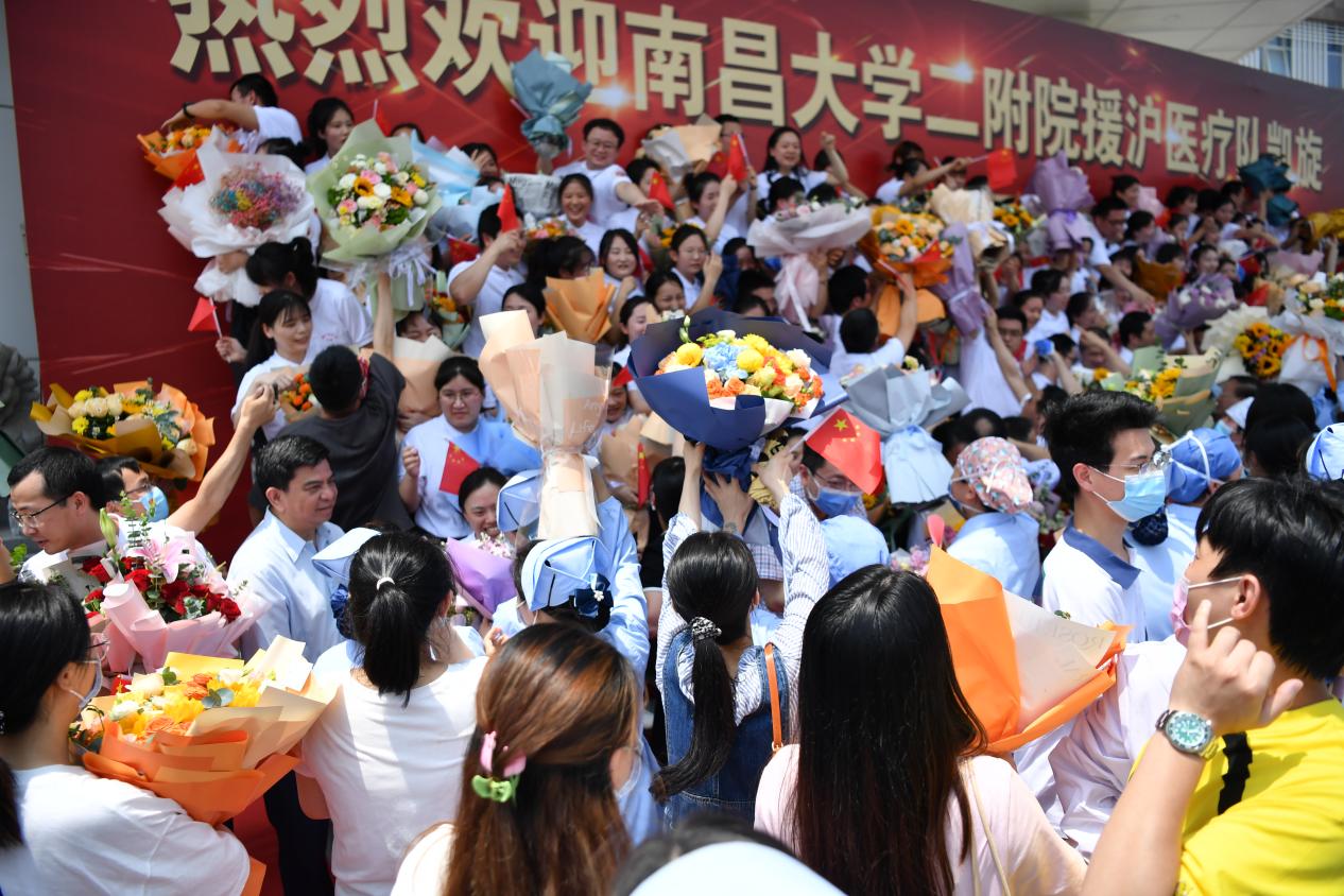 无畏逆行，载誉归来！南昌大学二附院隆重举行援沪医疗队平安凯旋欢迎仪式