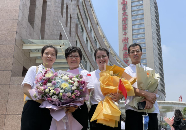 无畏逆行，载誉归来！南昌大学二附院隆重举行援沪医疗队平安凯旋欢迎仪式