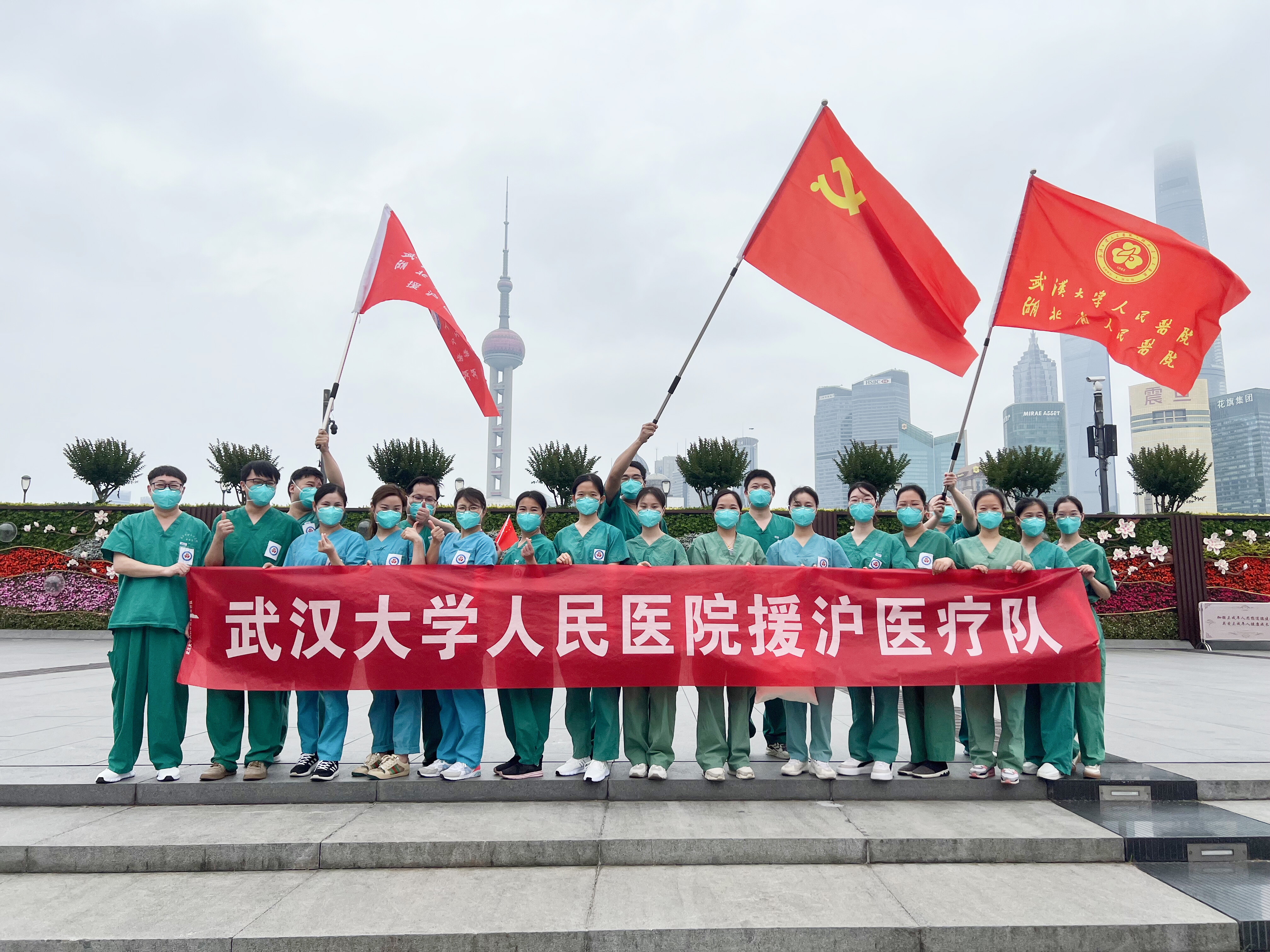 奋战 ICU 内 51 天！武汉大学人民医院第二批援沪医疗队圆满完成重症救治任务