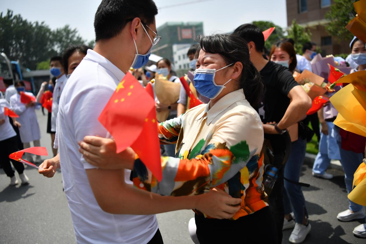 无畏逆行，载誉归来！南昌大学二附院隆重举行援沪医疗队平安凯旋欢迎仪式