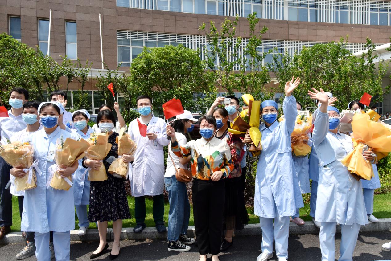 无畏逆行，载誉归来！南昌大学二附院隆重举行援沪医疗队平安凯旋欢迎仪式
