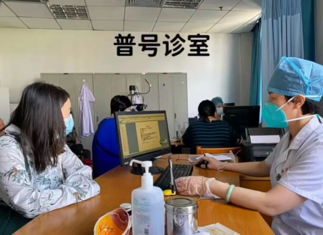 武汉大学中南医院眼科开展「爱眼日」宣传咨询和义诊活动