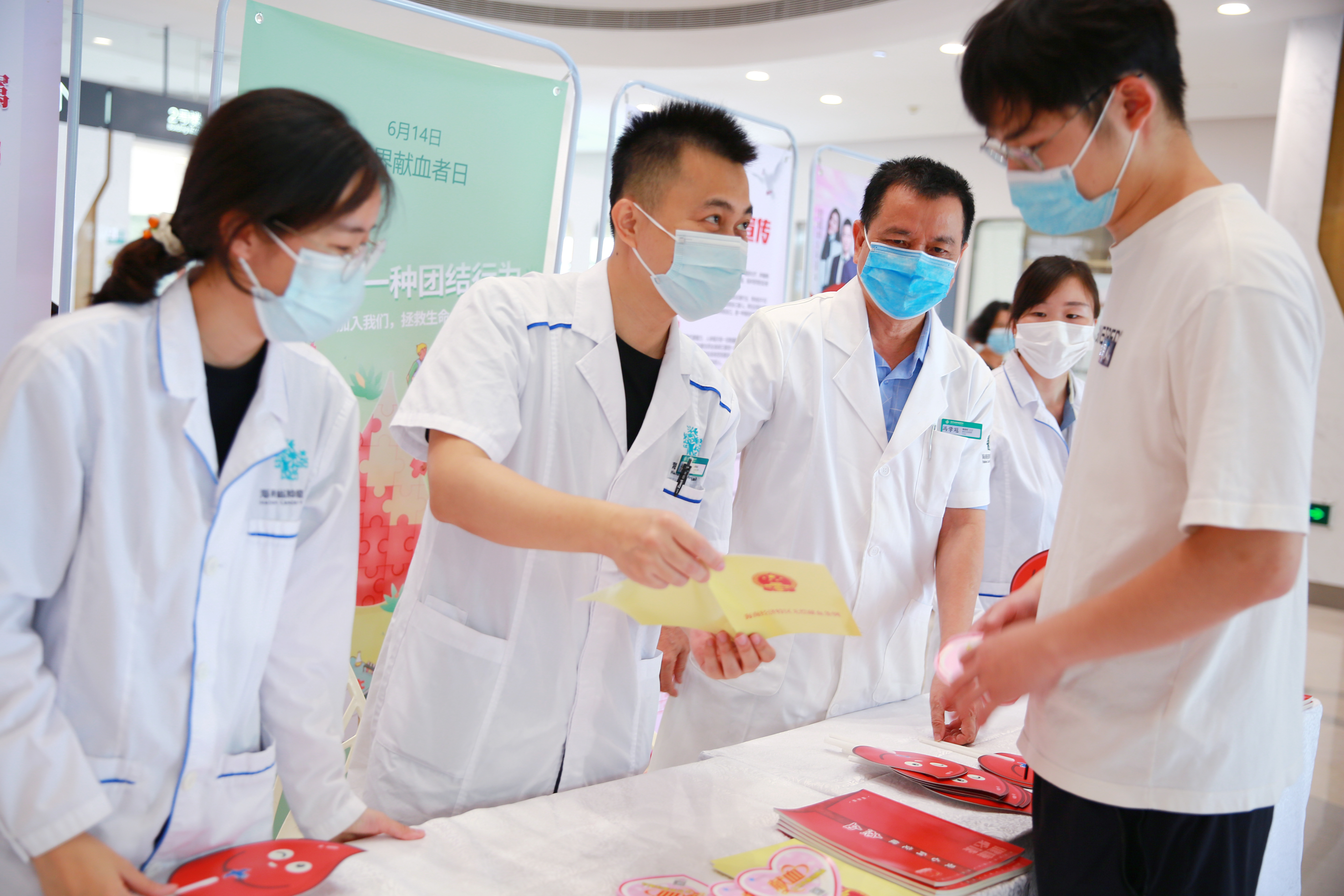 海南省肿瘤医院输血科主任冯学冠：献血带来健康「福利」