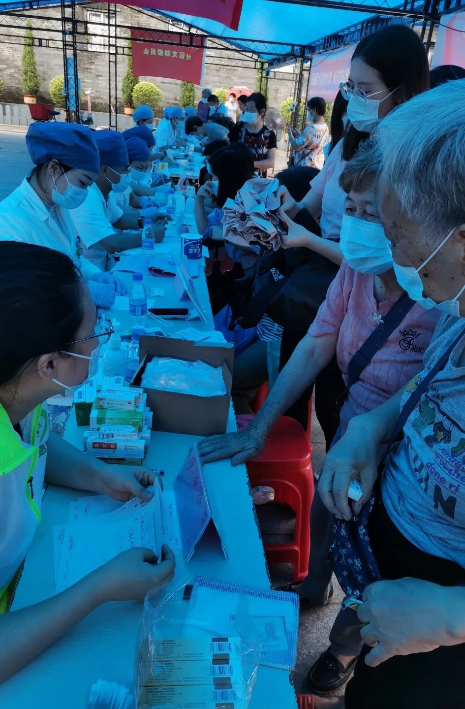 珠海市慢性病防治中心于杨氏大宗祠开展大型巡回爱心义诊活动